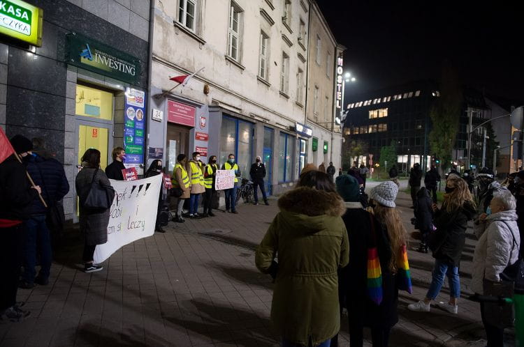 Protest maturzystów pod Kuratorium Oświaty w Gdańsku