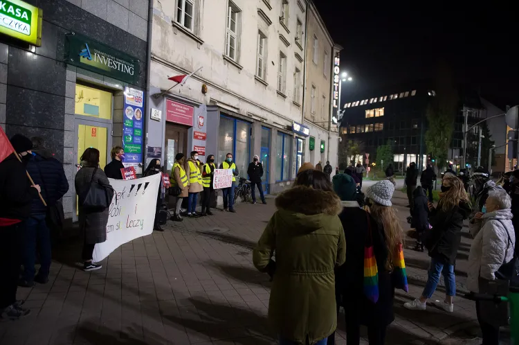 Protest maturzystów pod Kuratorium Oświaty w Gdańsku