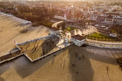 Świąteczne spacery na sopockiej plaży