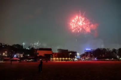 31.12.2020 Gdynia Śródmieście. Plaża w Gdyni   powitanie nowego 2021 roku przez mieszkańców Gdyni