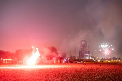 31.12.2020 Gdynia Śródmieście. Plaża w Gdyni   powitanie nowego 2021 roku przez mieszkańców Gdyni