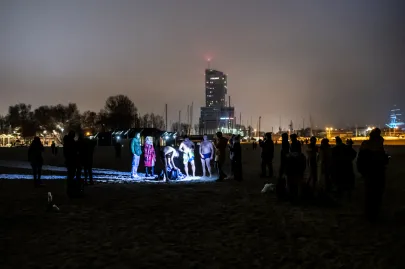 31.12.2020 Gdynia Śródmieście. Plaża w Gdyni   powitanie nowego 2021 roku przez mieszkańców Gdyni
