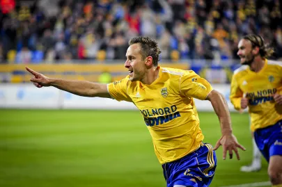 Tomasz Jarzębowski strzela pierwszego gola