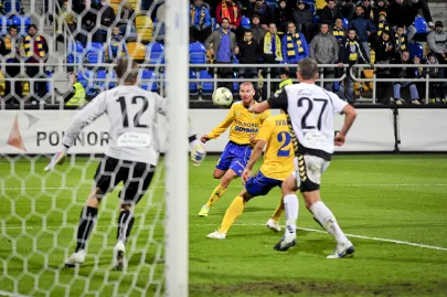 Jakub Kowalski w natarciu