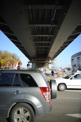 Stalowe elementy III-go etapu montażu elementów estakady nad Al. Grunwaldzką już na swoim miejscu