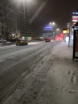 Zasypane śniegiem ulice w centrum Gdyni