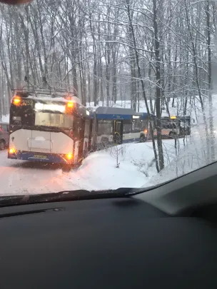 Autobus blokuje Sopocką w stronę Karwin