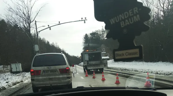 Wycinka drzew na Słowackiego, korek w obie strony