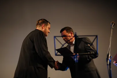 Paweł Paulus Mazur odbiera nagrodę Marszłka Województwa Pomorskiego