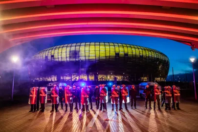 Kibice pod stadionem w czasie meczu Lechia - Zagłębie