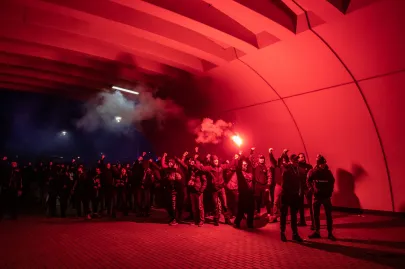 Kibice pod stadionem w czasie meczu Lechia - Zagłębie