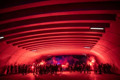 Kibice pod stadionem w czasie meczu Lechia - Zagłębie