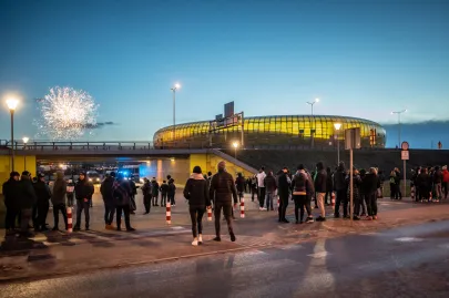Kibice pod stadionem w czasie meczu Lechia - Zagłębie
