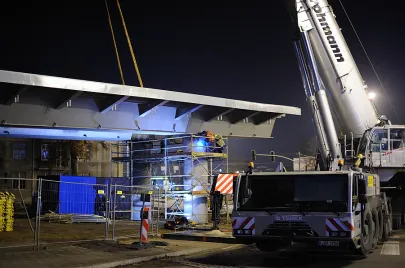 IV etap montażu elementów estakady na Trasie Słowackiego nad Al. Grunwaldzką