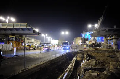 IV etap montażu elementów estakady na Trasie Słowackiego nad Al. Grunwaldzką