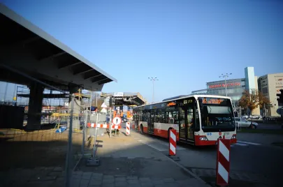 Stalowe elementy IV-go etapu montażu elementów estakady nad Al. Grunwaldzką już na swoim miejscu