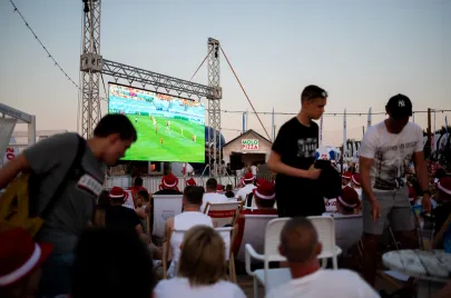 Strefa kibica podczas meczu Polska - Hiszpania na Stadionie Letnim w Gdańsku Brzeźno
