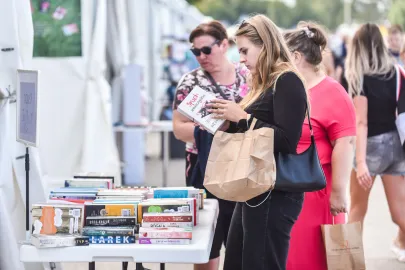 Plener Literacki w Gdyni na Bulwarze Nadmorskim