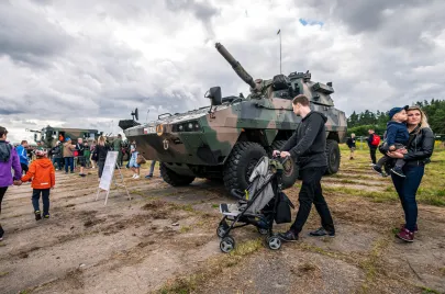 Pokazy lotnicze LOTOS Aerobaltic w Gdyni 