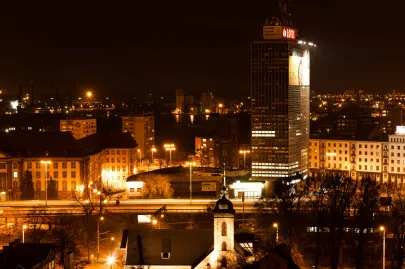 Zieleniak nocą.
