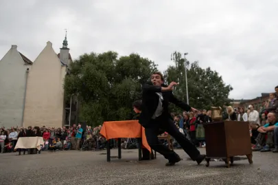 Teatr Snów : Stół