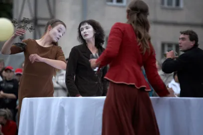 Teatr Snów : Stół