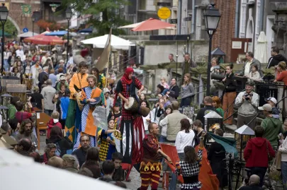 Firebirds : Medieval Parade
