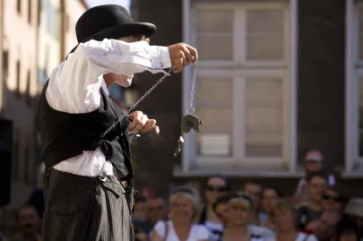 Bash Street Theatre : Cliffhanger