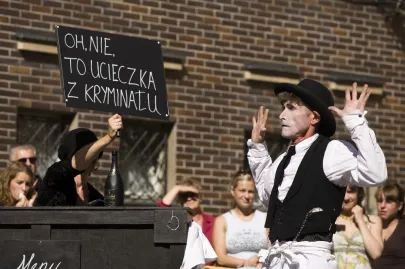 Bash Street Theatre : Cliffhanger