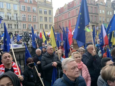 Rozpoczęła się manifestacja na Długim