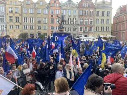 Rozpoczęła się manifestacja na Długim