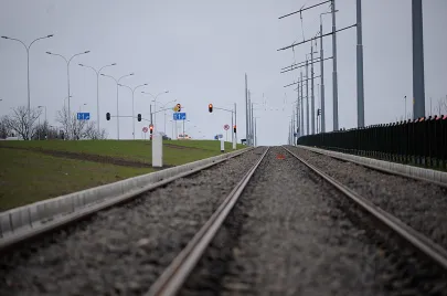 nowe torowisko tramwajowe wzdłuż alei Vaclava Havla
