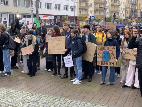 Młodzieżowy Strajk Klimatyczny za chwilę ruszy z placu Kaszubskiego