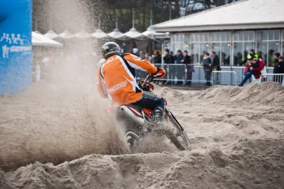 zawody motocrossowe na plaży w Gdyni