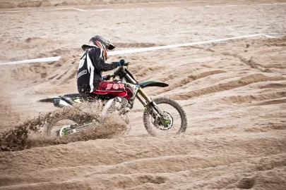zawody motocrossowe na plaży w Gdyn