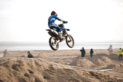 zawody motocrossowe na plaży w Gdyn