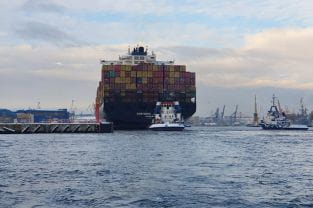 333-metrowy kontenerowiec w Porcie Gdynia