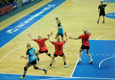 blokują Jędrzejczyk, Glowińska, Siódmak
