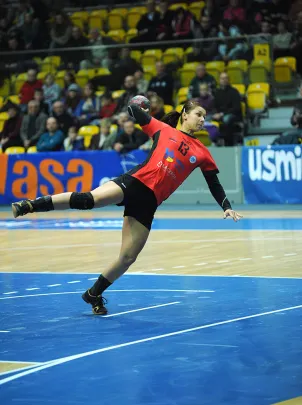 karnego rzuca Sabina Kobzar