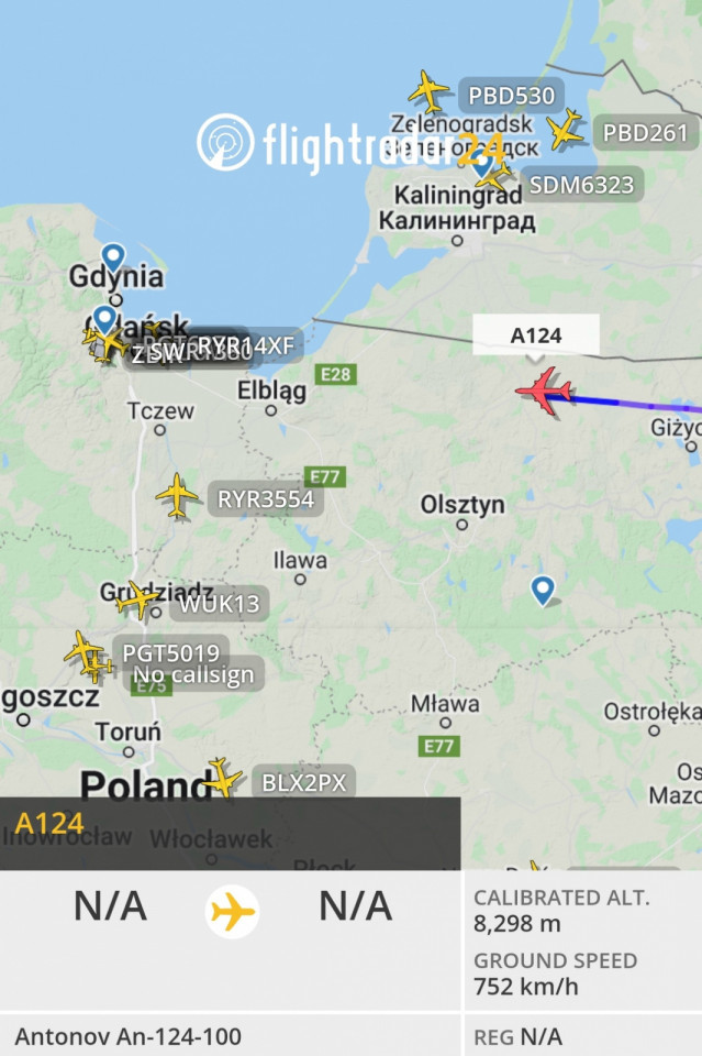 Antonov zmierza na lotnisko do Gdyni