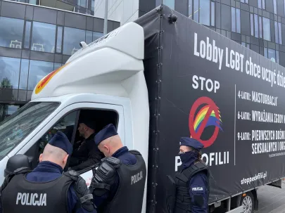 Homofobus zatrzymany i spisany! 