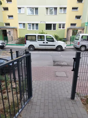 os. Tysiąclecia - zaparkował na przejściu