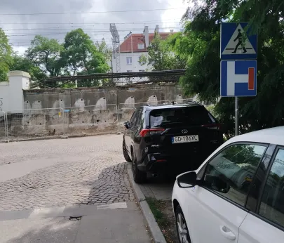 Parkowanie na skrzyżowaniu