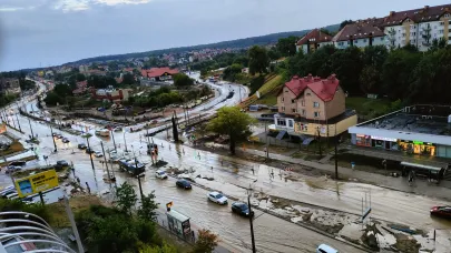 Potop w Gdyni na Karwinach. Chwaszczyńska płynie