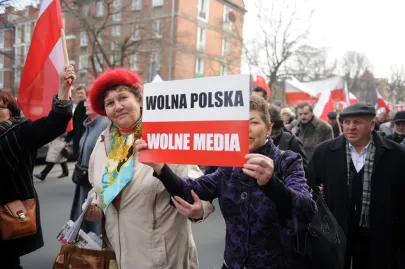 WIELOTYSIĘCZNA MANIFESTACJA O PRZYŁĄCZENIE TV TRWAM DO PLATFORMY CYFROWEJ