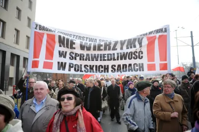 WIELOTYSIĘCZNA MANIFESTACJA O PRZYŁĄCZENIE TV TRWAM DO PLATFORMY CYFROWEJ