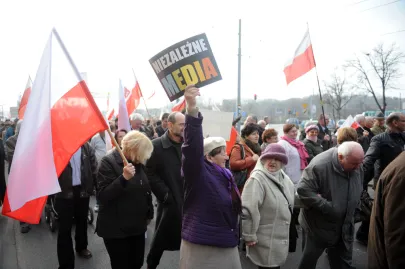 WIELOTYSIĘCZNA MANIFESTACJA O PRZYŁĄCZENIE TV TRWAM DO PLATFORMY CYFROWEJ