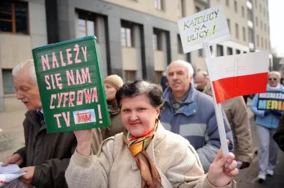 WIELOTYSIĘCZNA MANIFESTACJA O PRZYŁĄCZENIE TV TRWAM DO PLATFORMY CYFROWEJ