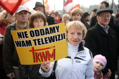 WIELOTYSIĘCZNA MANIFESTACJA O PRZYŁĄCZENIE TV TRWAM DO PLATFORMY CYFROWEJ