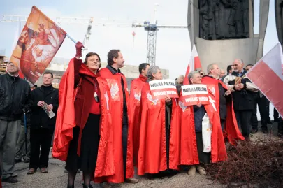 WIELOTYSIĘCZNA MANIFESTACJA O PRZYŁĄCZENIE TV TRWAM DO PLATFORMY CYFROWEJ